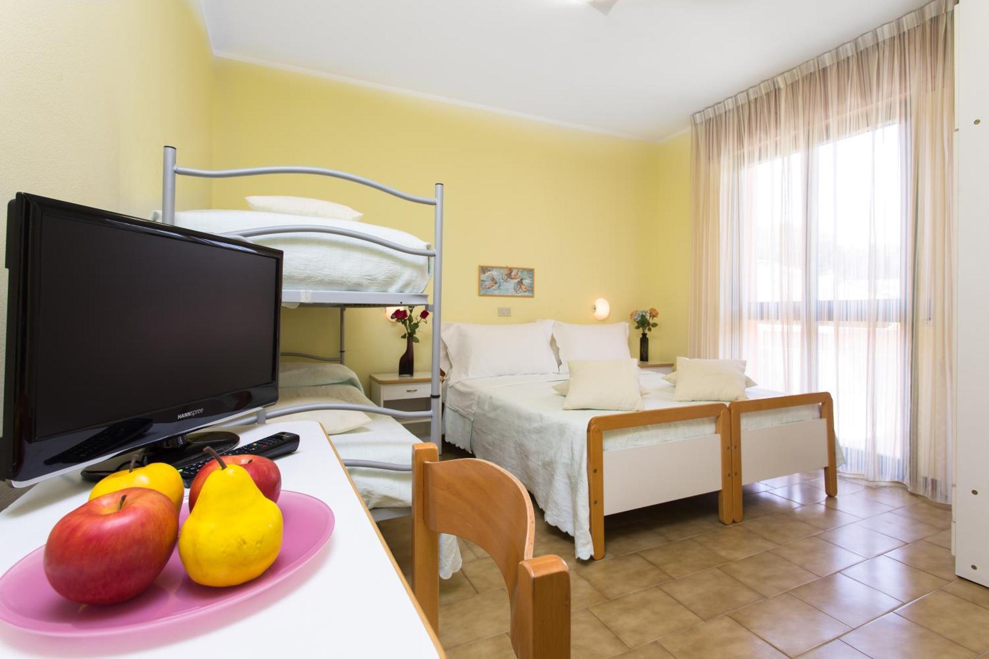 Hotel Valentino Pinarella Εξωτερικό φωτογραφία