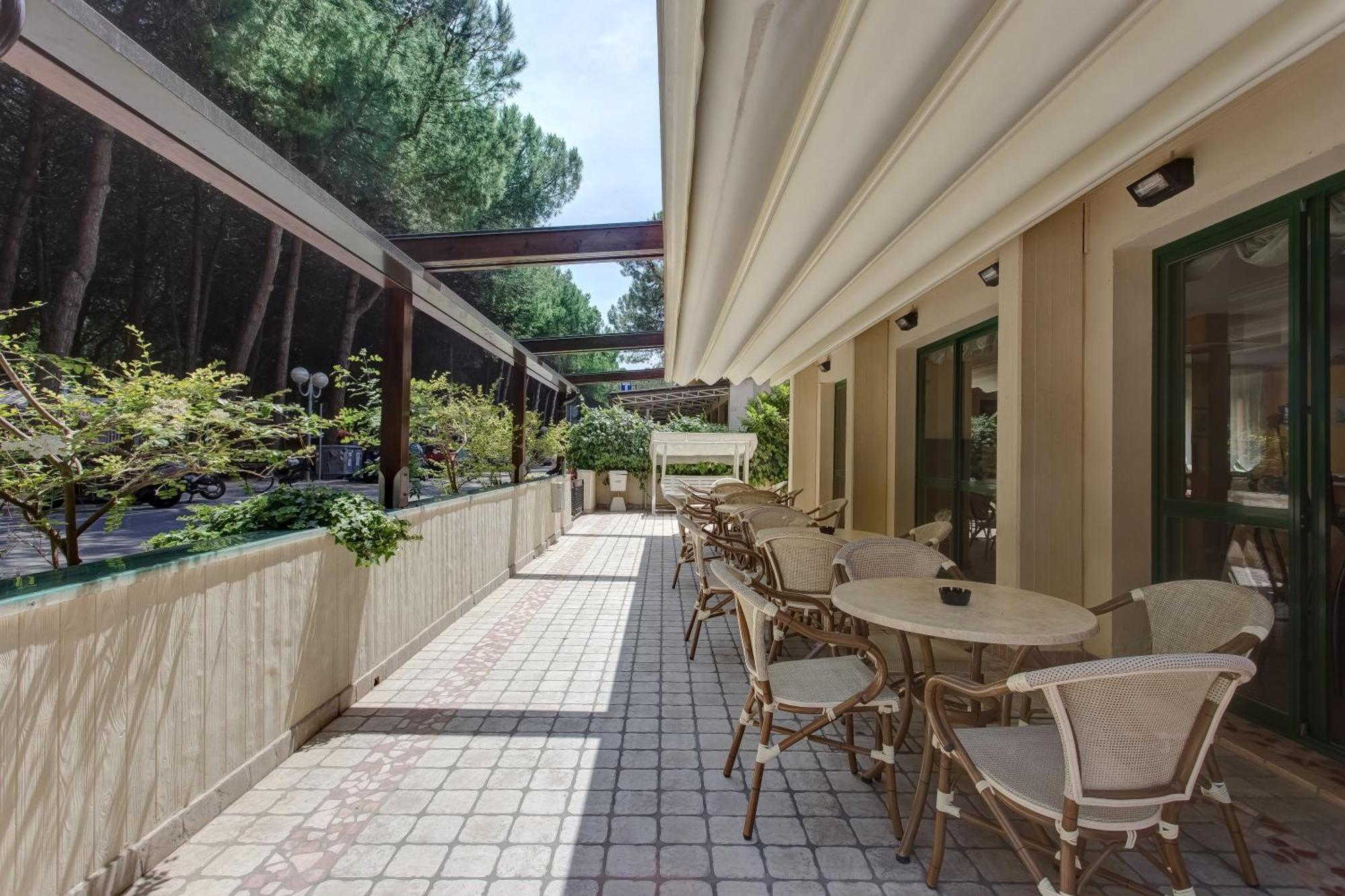 Hotel Valentino Pinarella Εξωτερικό φωτογραφία