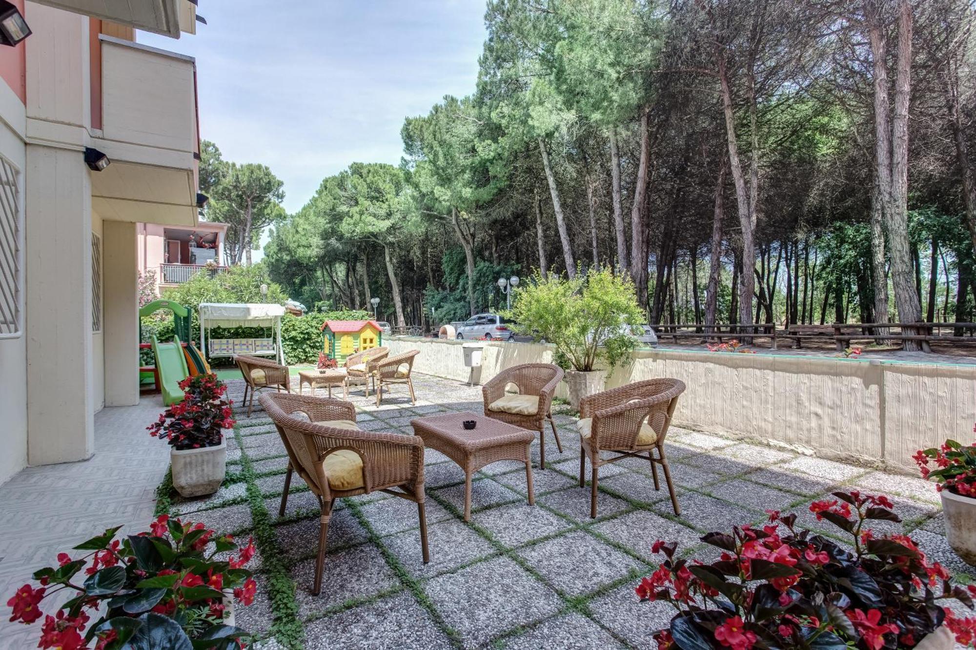 Hotel Valentino Pinarella Εξωτερικό φωτογραφία