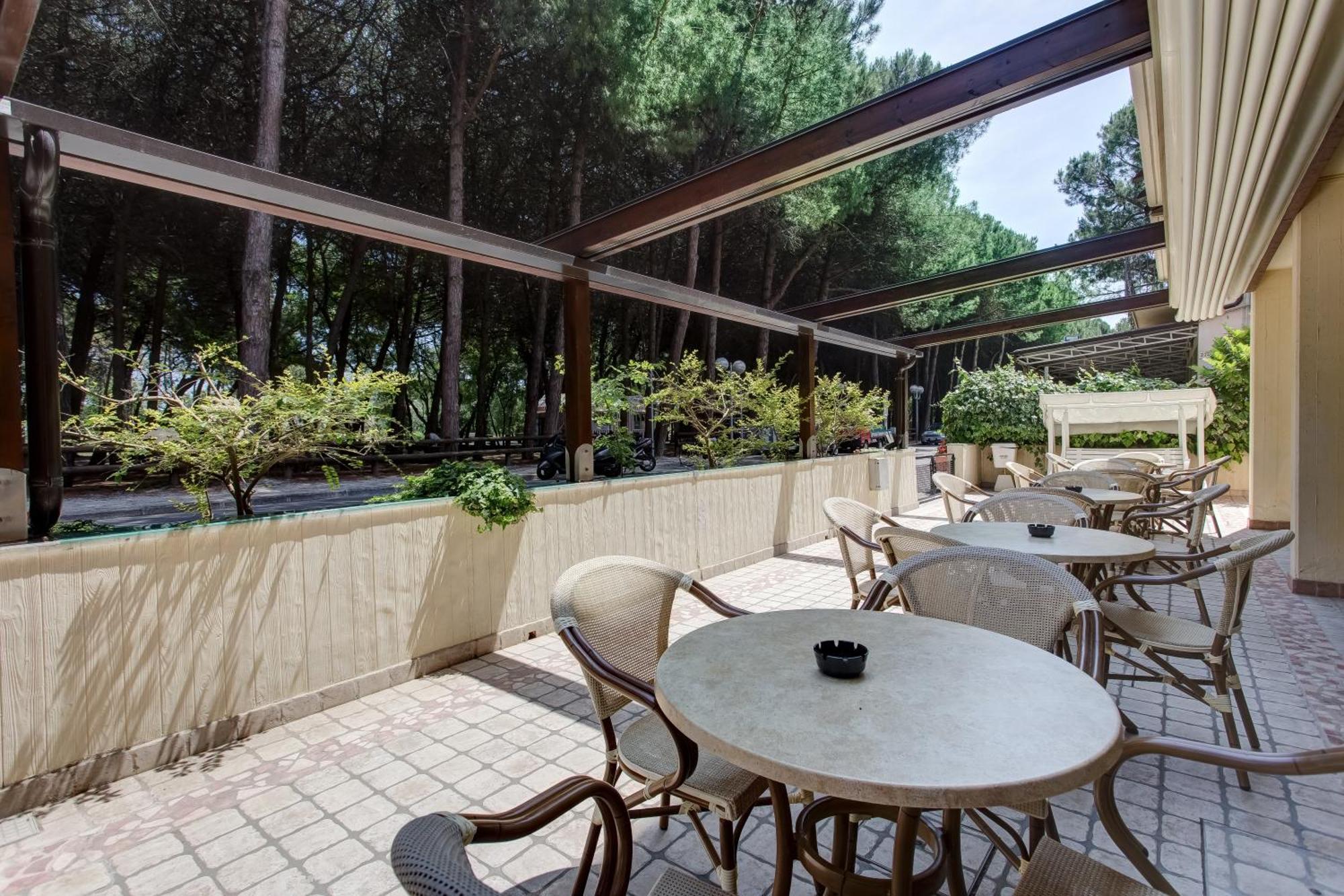 Hotel Valentino Pinarella Εξωτερικό φωτογραφία