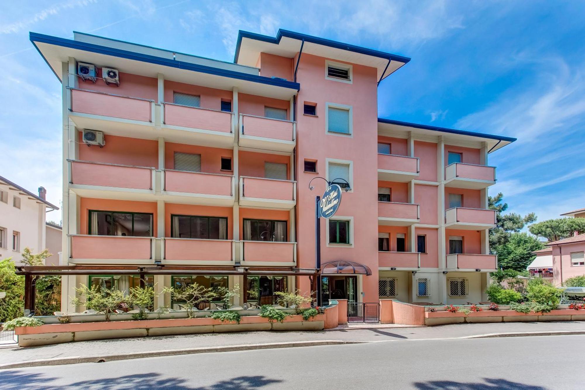 Hotel Valentino Pinarella Εξωτερικό φωτογραφία