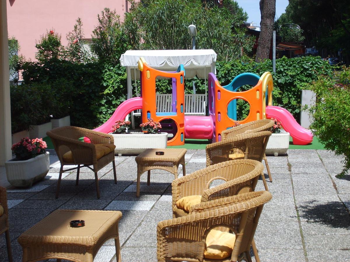 Hotel Valentino Pinarella Εξωτερικό φωτογραφία