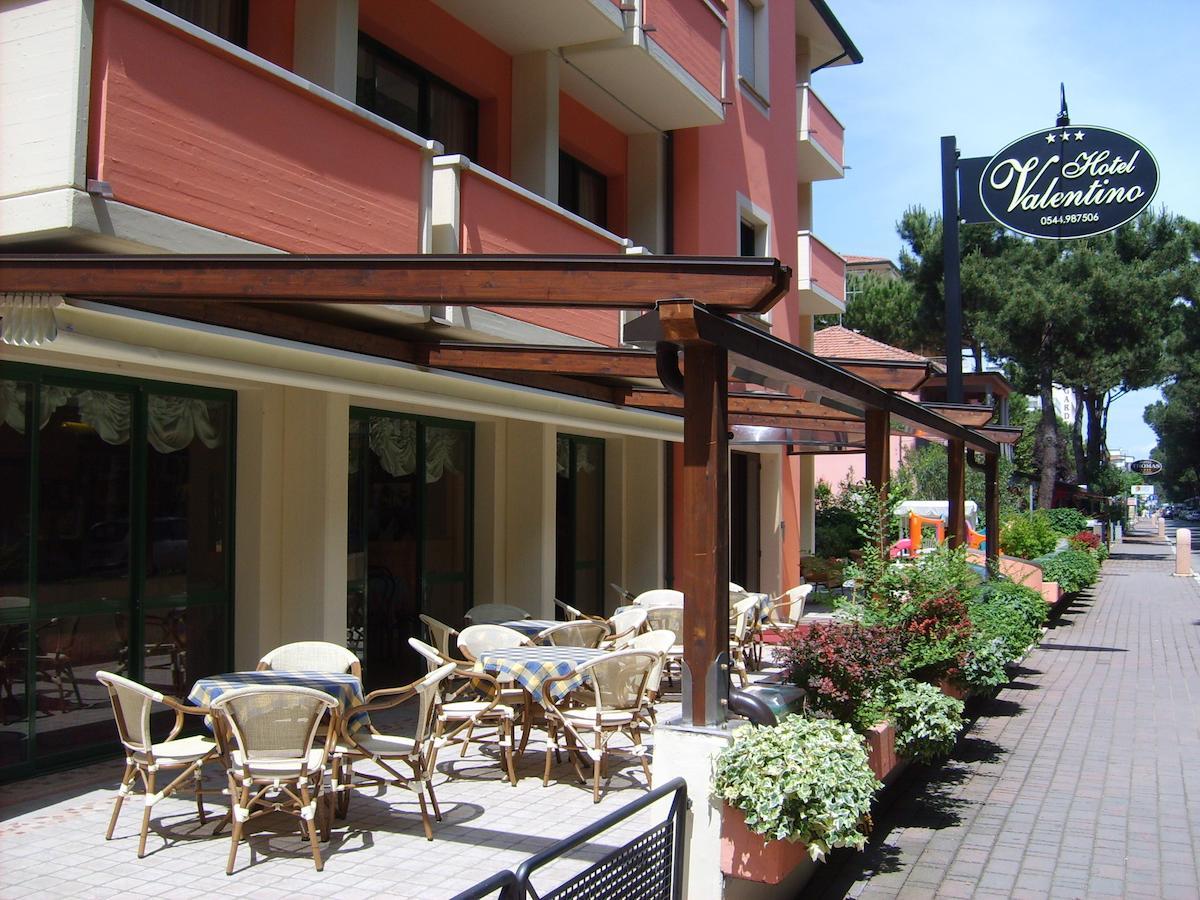 Hotel Valentino Pinarella Εξωτερικό φωτογραφία