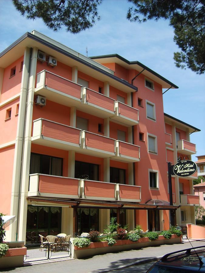 Hotel Valentino Pinarella Εξωτερικό φωτογραφία
