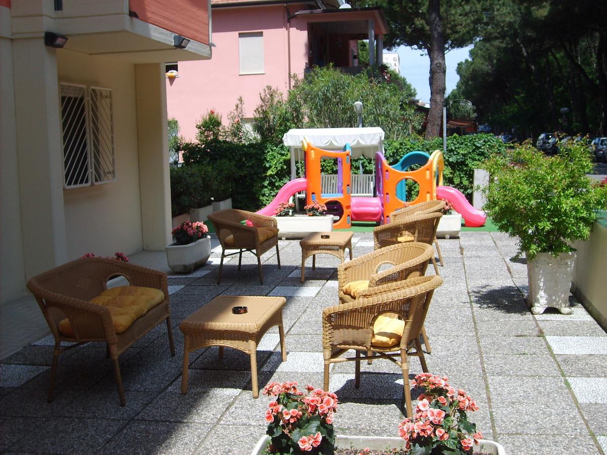 Hotel Valentino Pinarella Εξωτερικό φωτογραφία