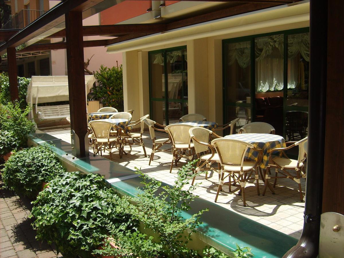 Hotel Valentino Pinarella Εξωτερικό φωτογραφία