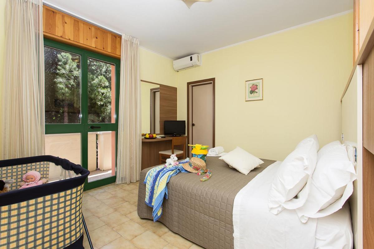 Hotel Valentino Pinarella Εξωτερικό φωτογραφία